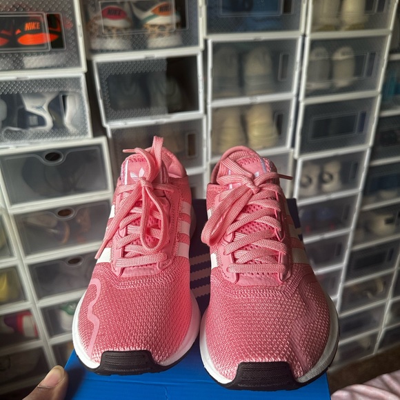 ADIDAS SWIFT RUN SZ 5 - Picture 3 of 5